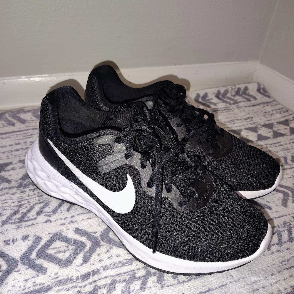 Nike Black and White Athletic Shoes